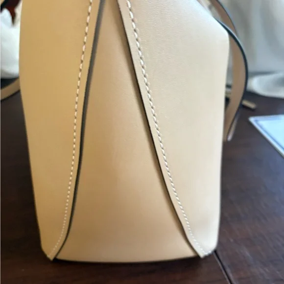 Coach Cream Leather Women's Bag - Picture 11 of 12